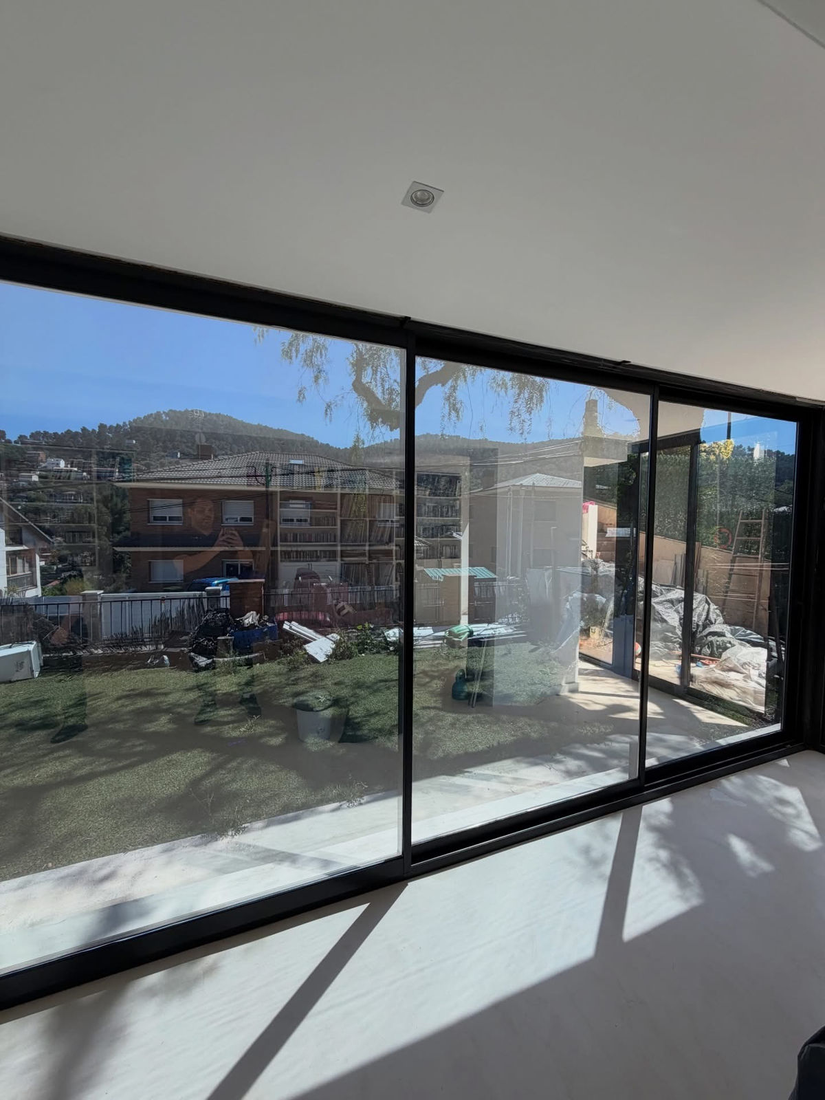 Cristaleras con lámina instaladas en vivienda, trabajo real